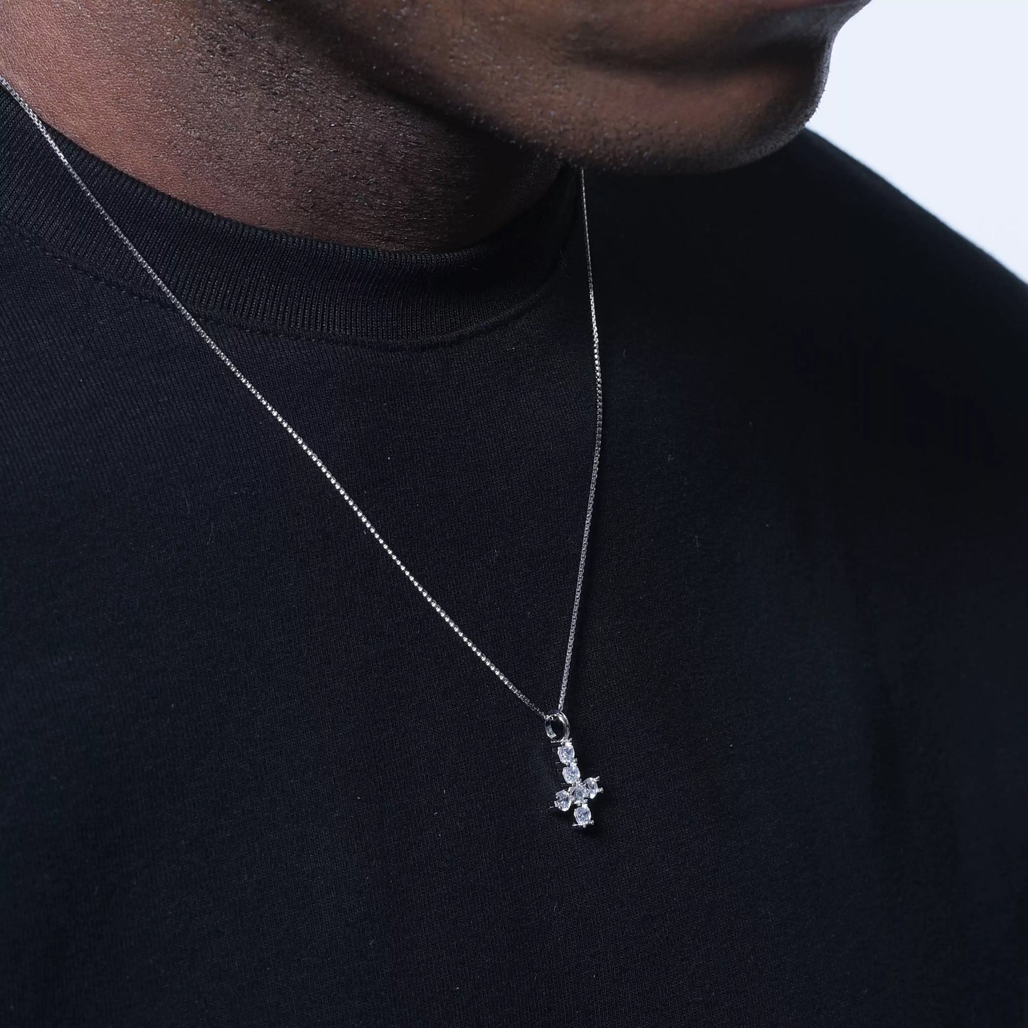 18K WHITE GOLD MICRO ST PETER'S CROSS